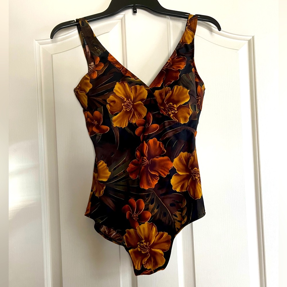 Miraclesuit Women’s Size 10 swimsuit one piece black tan.